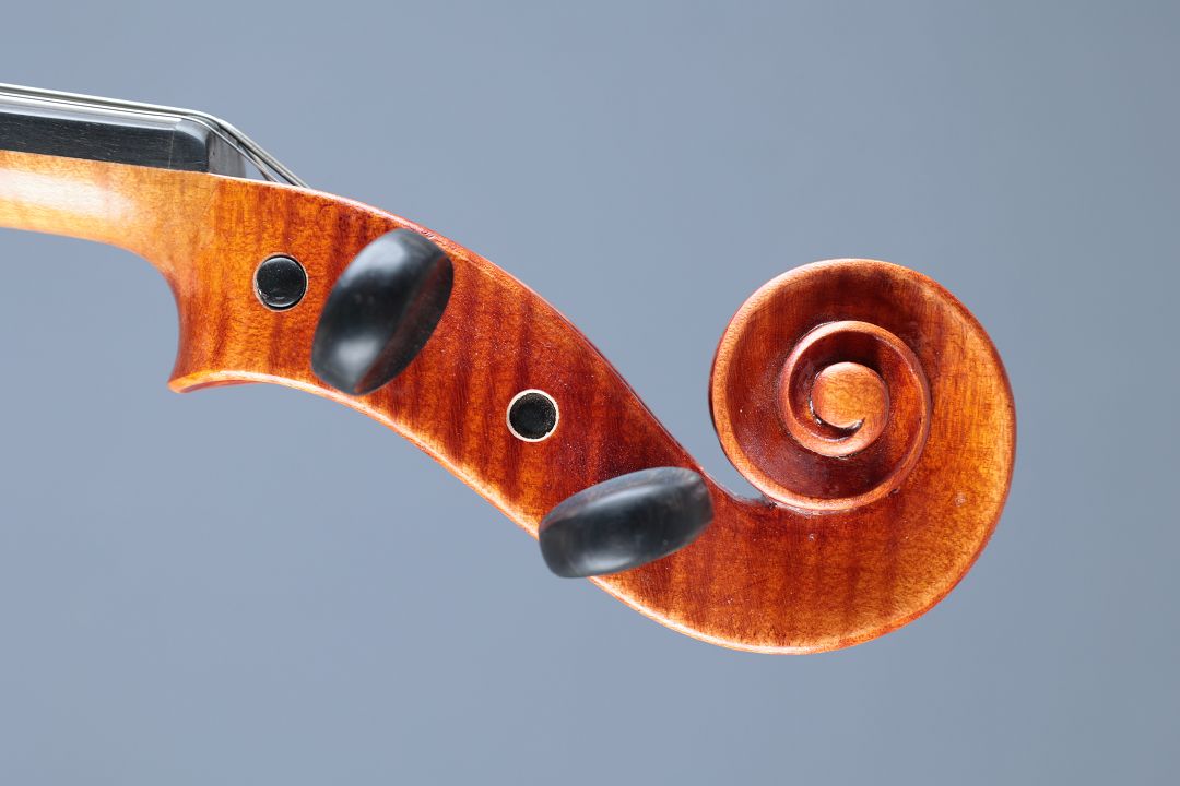 Voigt Jochen - Markneukirchen Anno 1982 - 41,0 cm - B-138